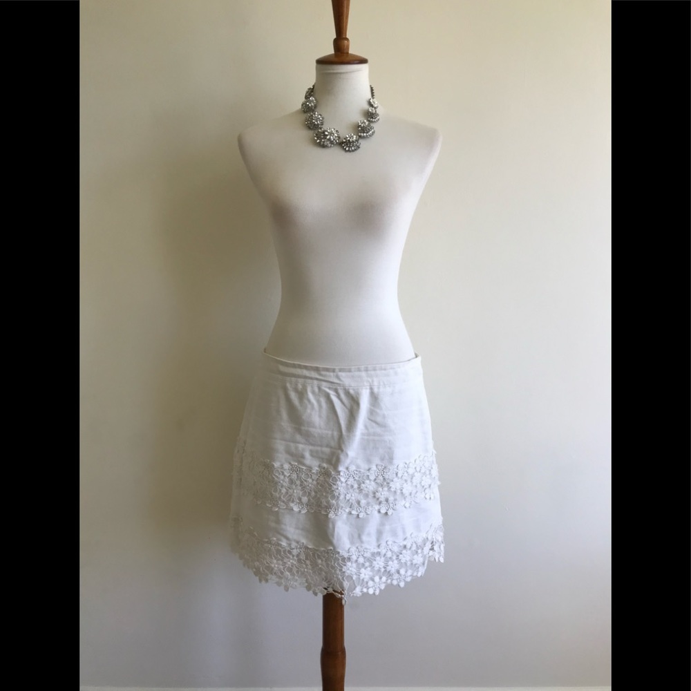 Cream White Skirt. Great Detail! Great Condition